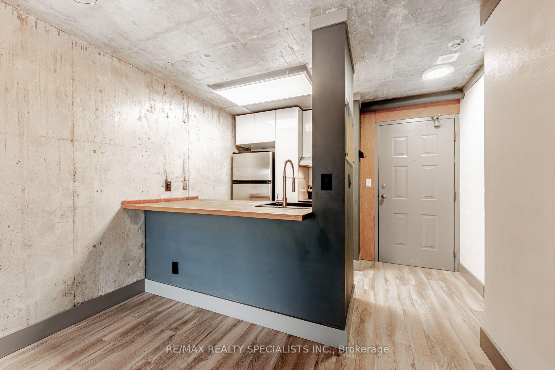 Photo 3 of Unit 819, 222 The Esplanade, Toronto, Waterfront Communities — HOMEH