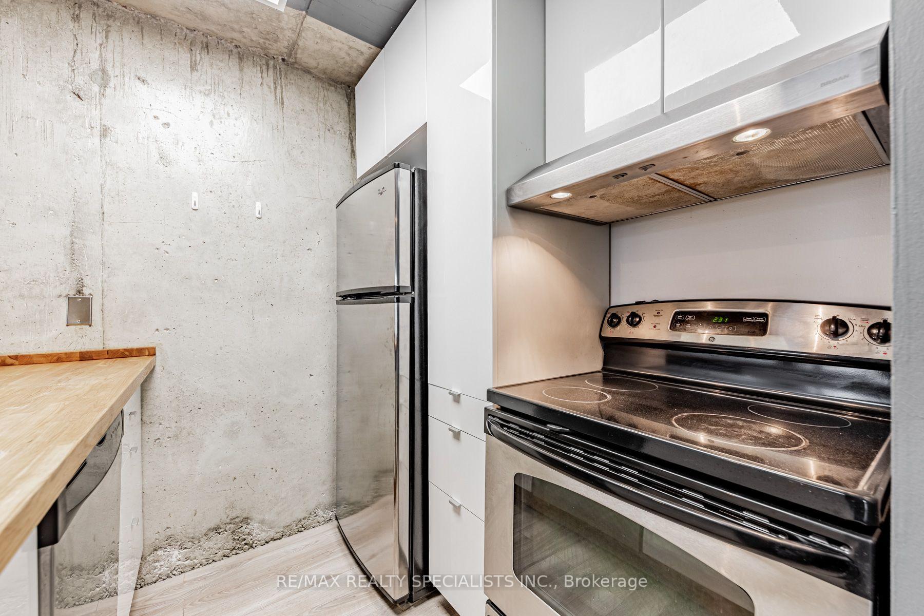 Photo 6 of Unit 819, 222 The Esplanade, Toronto, Waterfront Communities — HOMEH