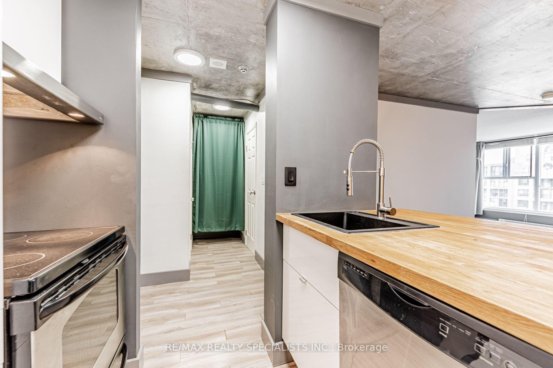 Photo 7 of Unit 819, 222 The Esplanade, Toronto, Waterfront Communities — HOMEH