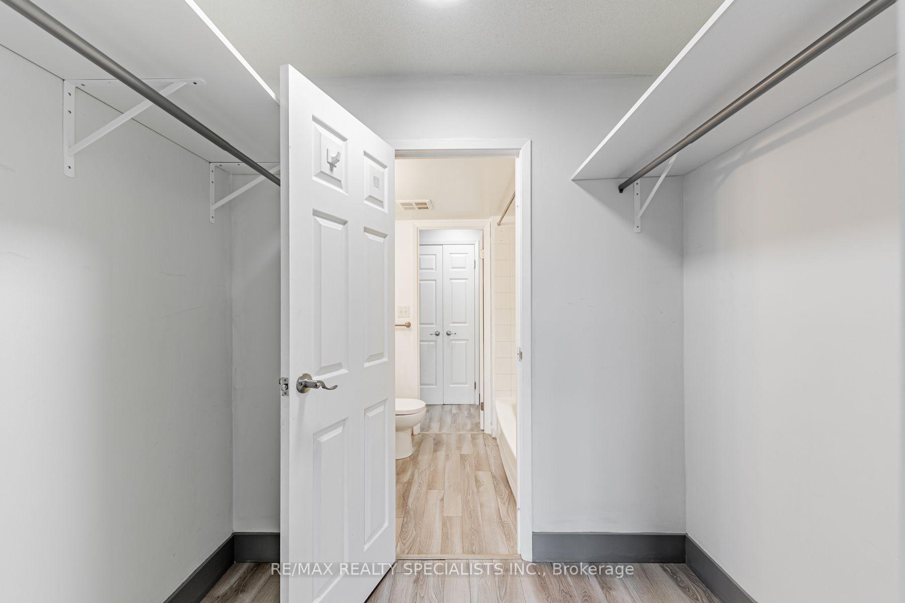 Photo 9 of Unit 819, 222 The Esplanade, Toronto, Waterfront Communities — HOMEH