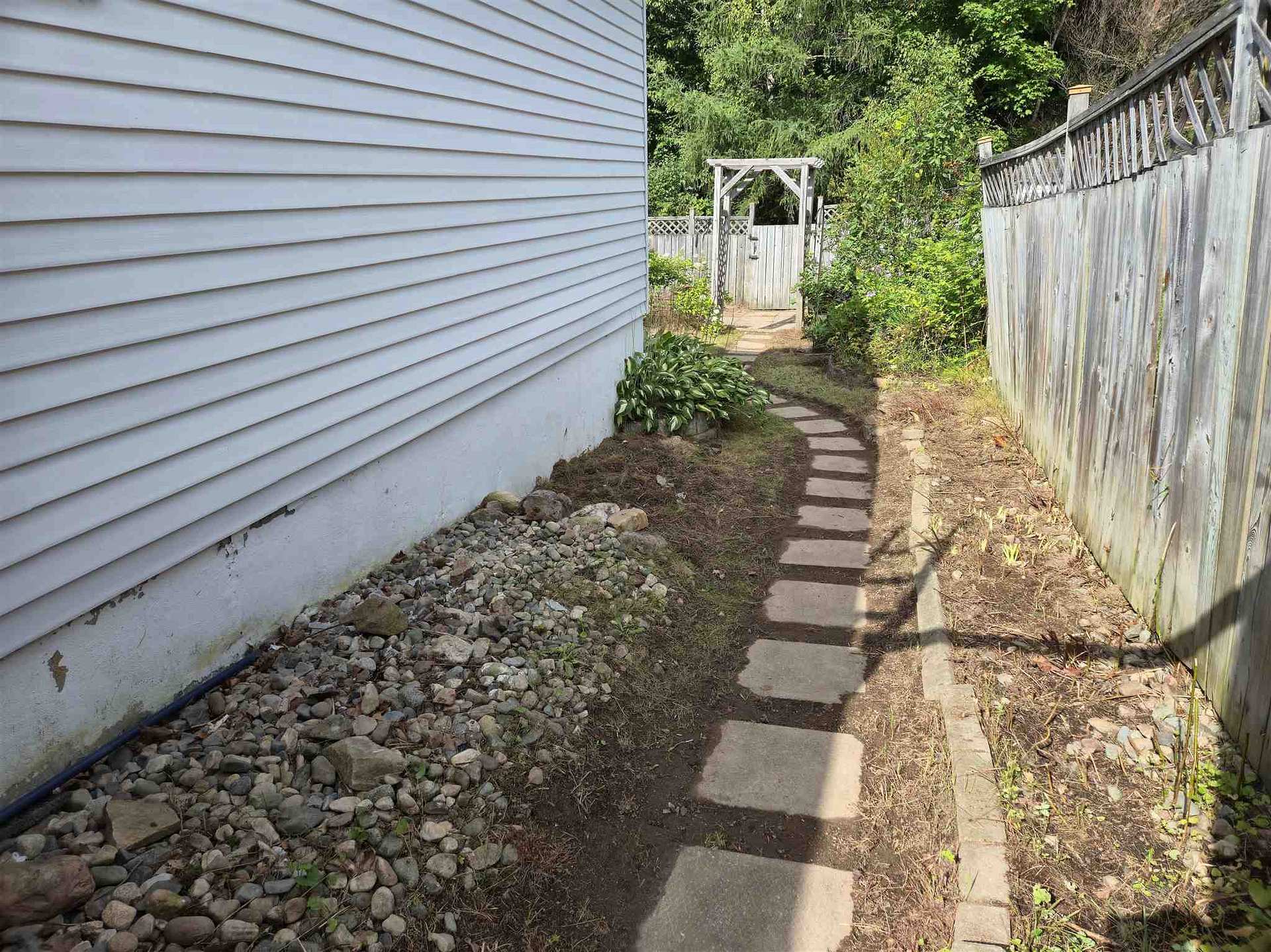 Photo 4 of 58 Taylor Boulevard, Elliot Lake — HOMEH