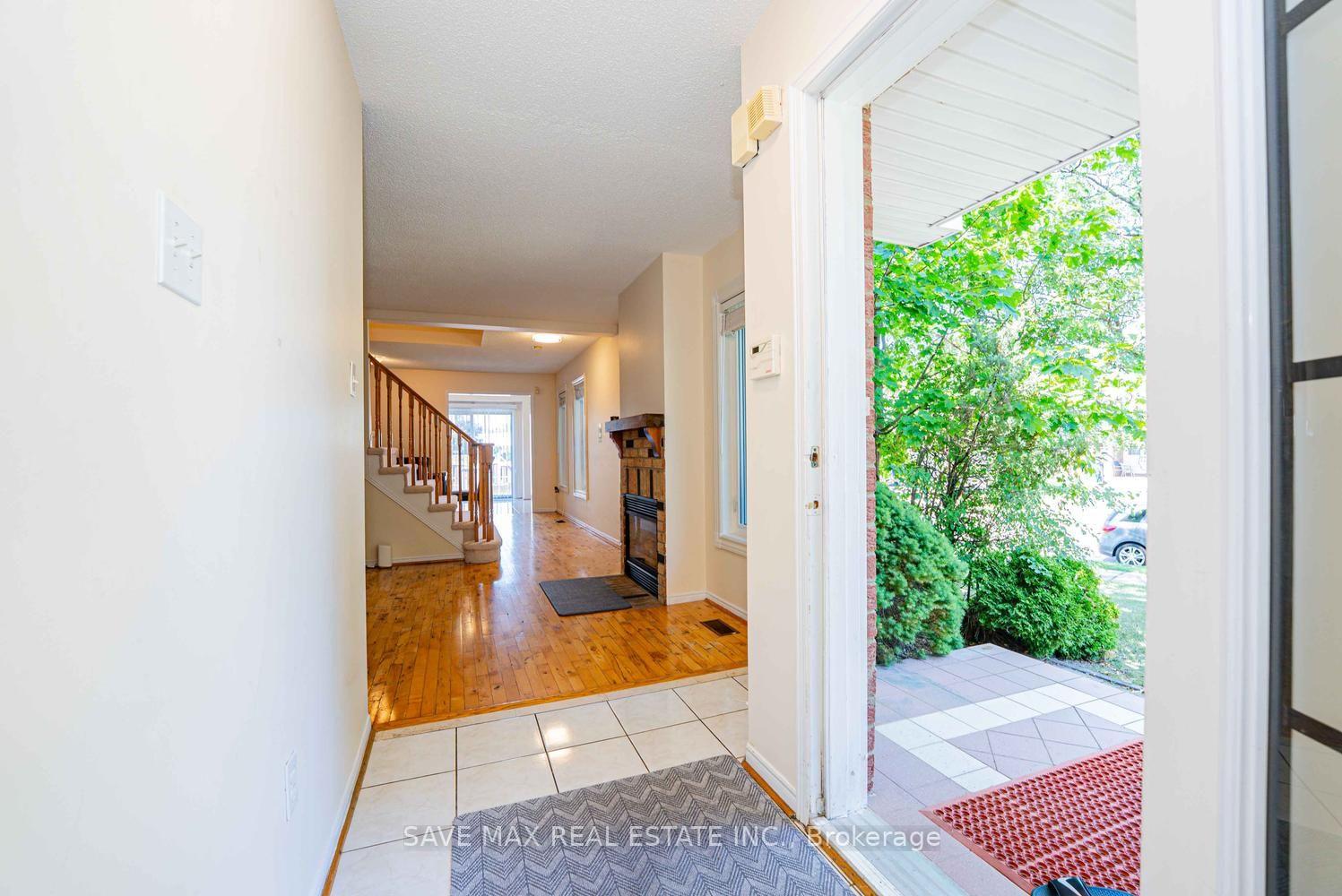 Photo 5 of 1 Kitto Court, Brampton, Fletcher's West — HOMEH