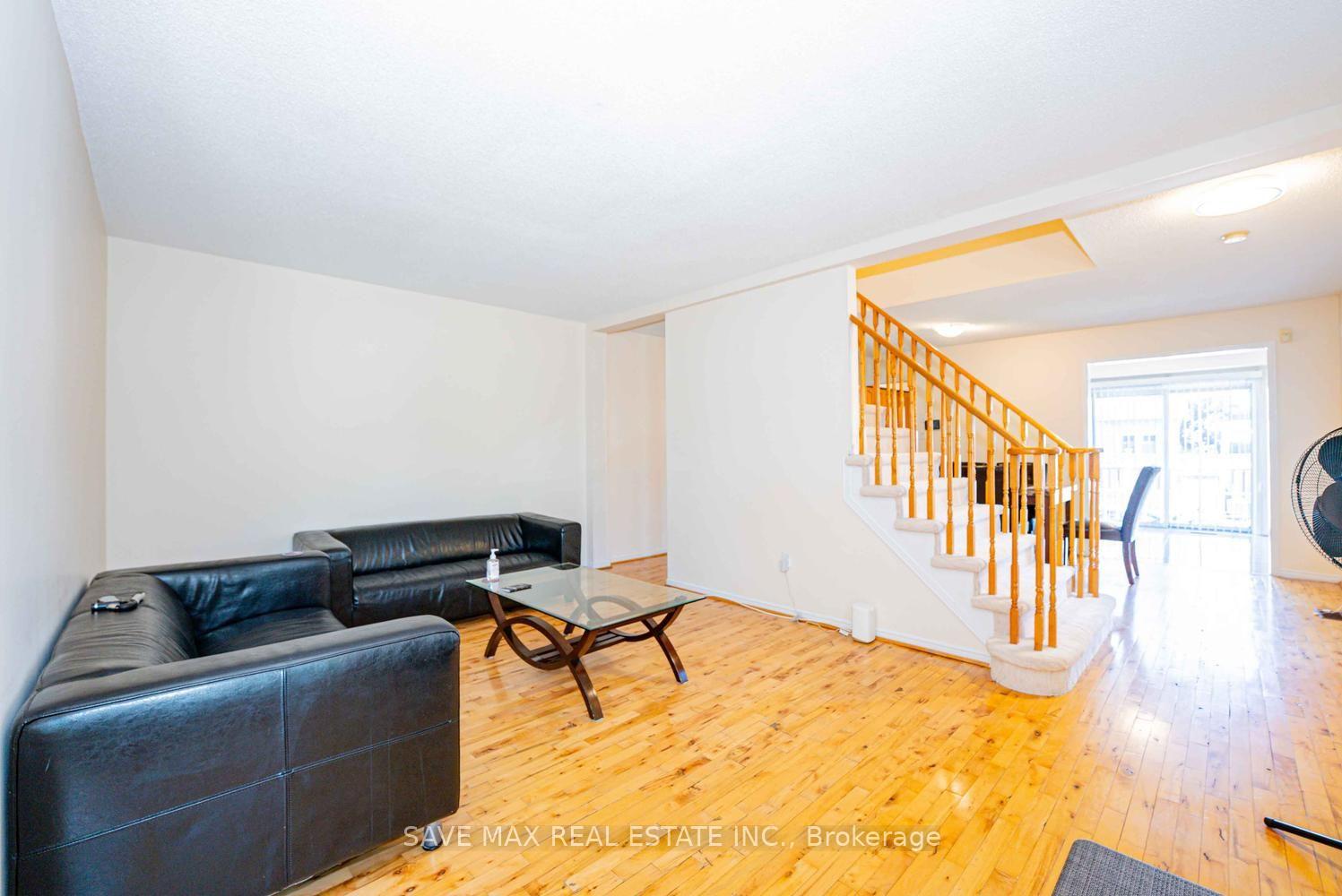 Photo 7 of 1 Kitto Court, Brampton, Fletcher's West — HOMEH
