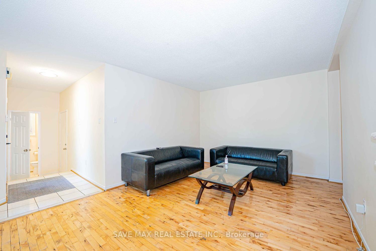Photo 8 of 1 Kitto Court, Brampton, Fletcher's West — HOMEH
