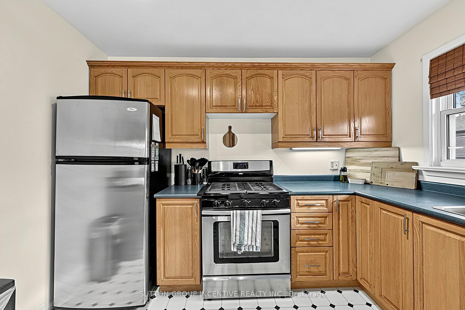 Photo 12 of 163 Grove Street E, Barrie, Wellington — HOMEH