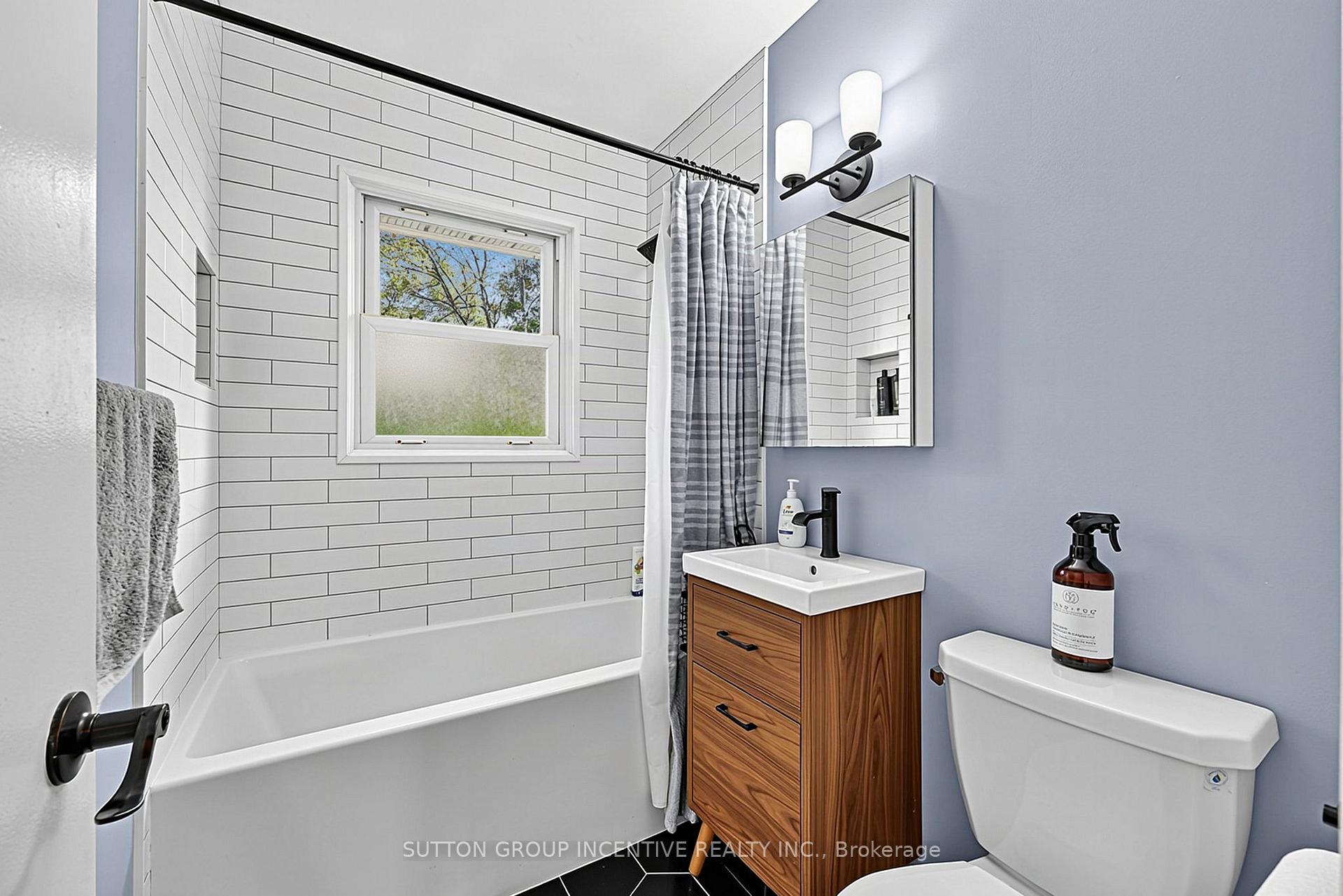 Photo 14 of 163 Grove Street E, Barrie, Wellington — HOMEH