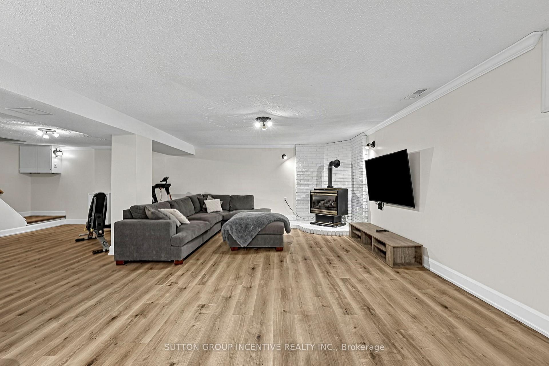 Photo 25 of 163 Grove Street E, Barrie, Wellington — HOMEH