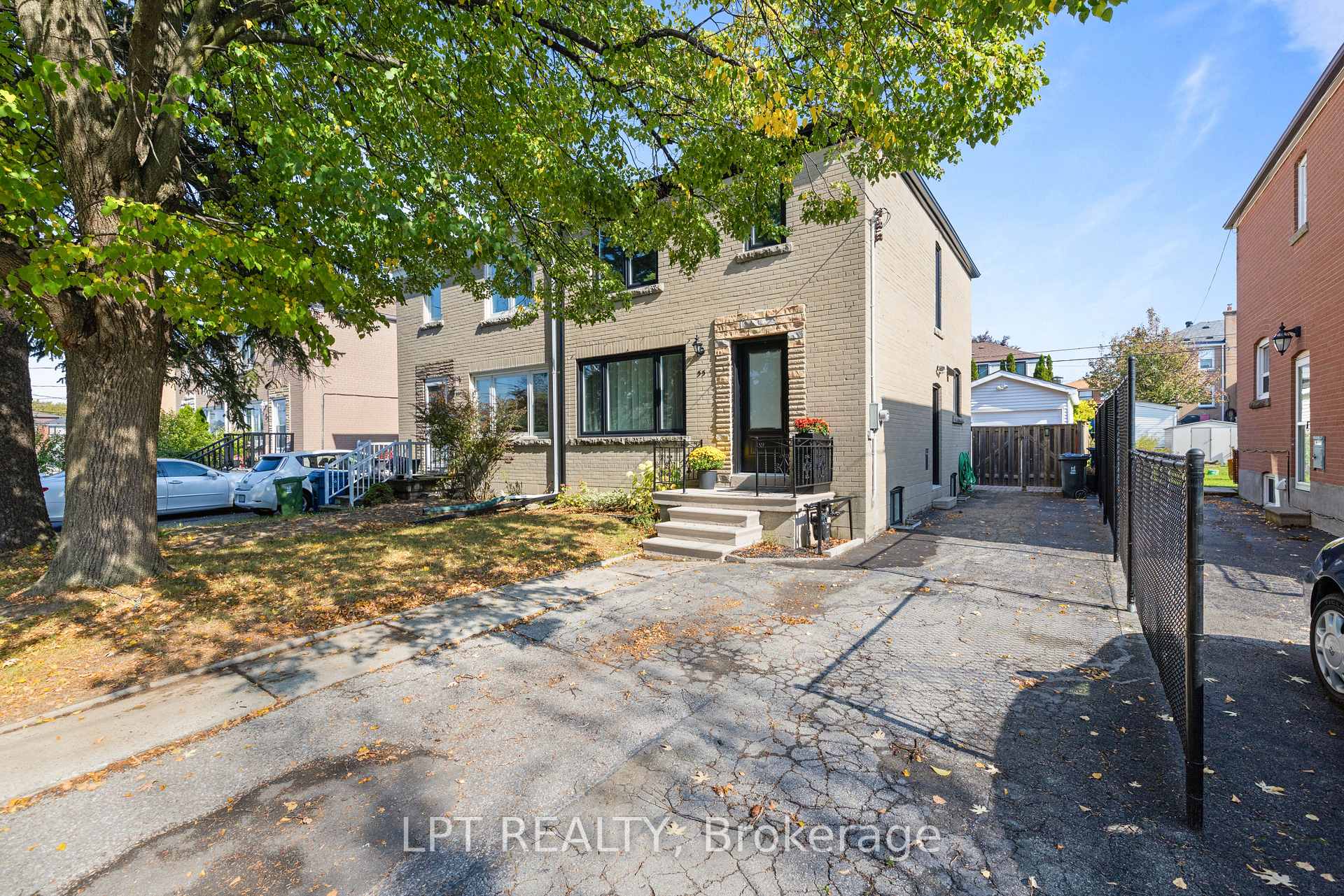 Photo 2 of 55 Laurel Avenue, Scarborough, Kennedy Park — HOMEH