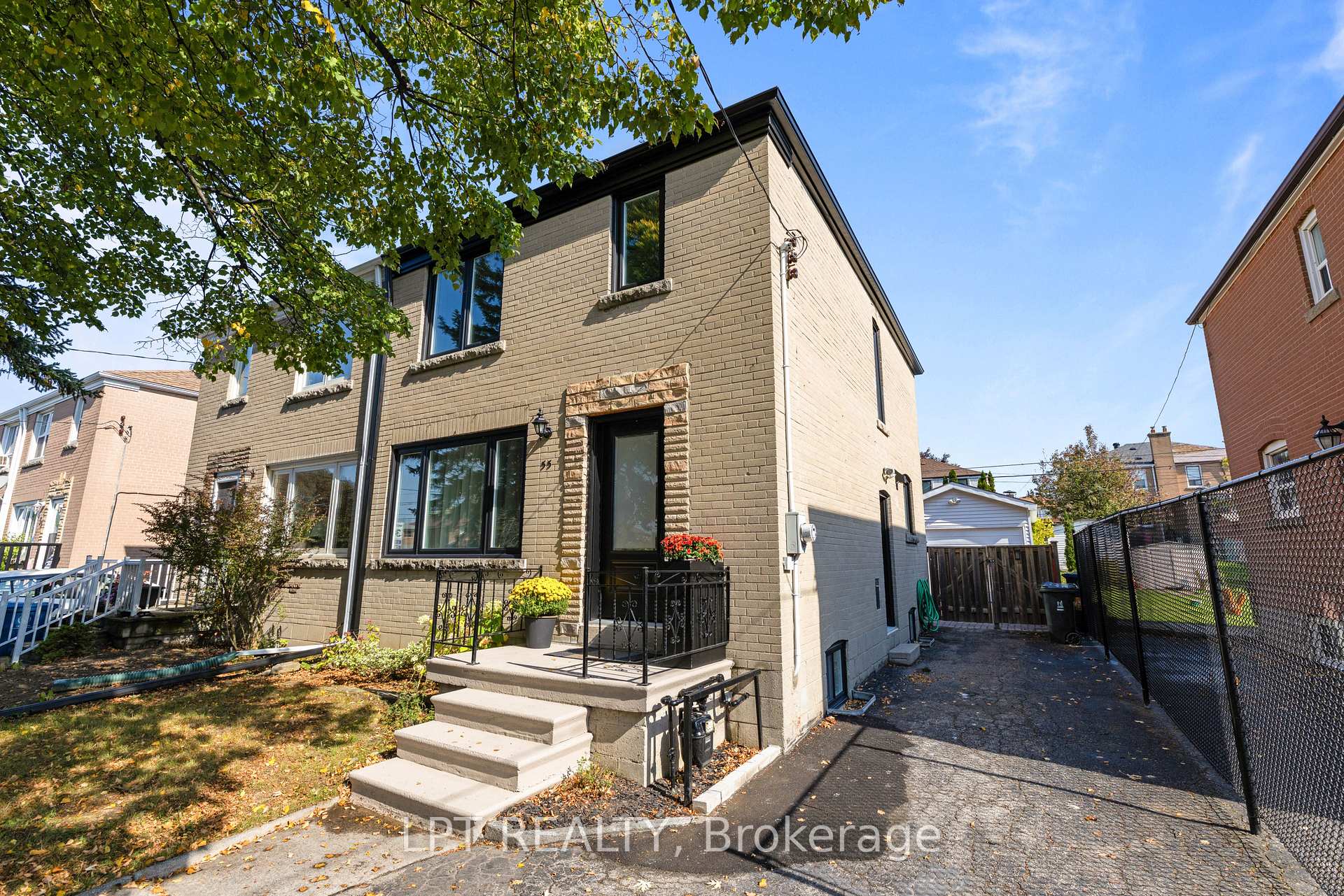 Photo 3 of 55 Laurel Avenue, Scarborough, Kennedy Park — HOMEH