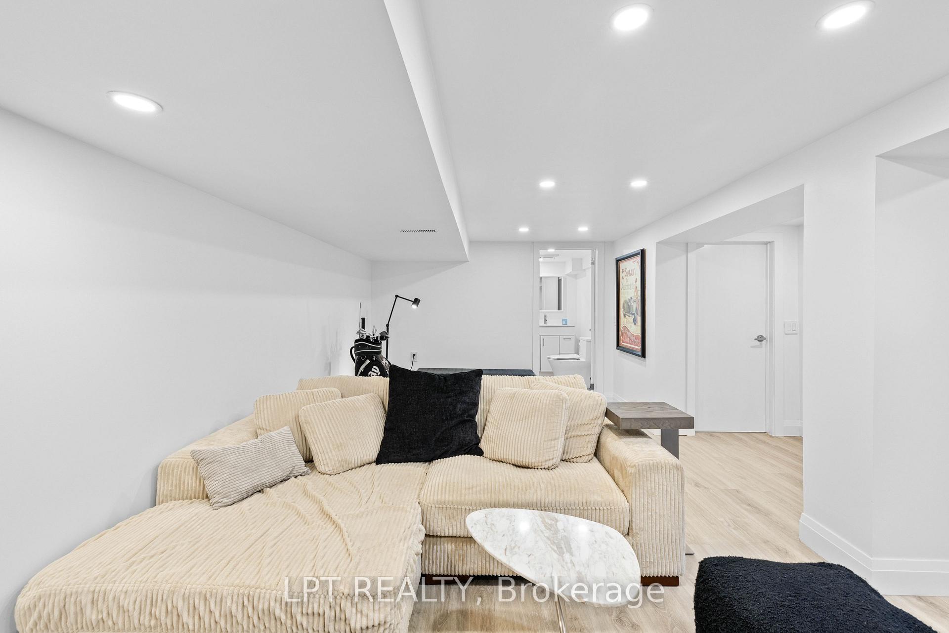 Photo 33 of 55 Laurel Avenue, Scarborough, Kennedy Park — HOMEH