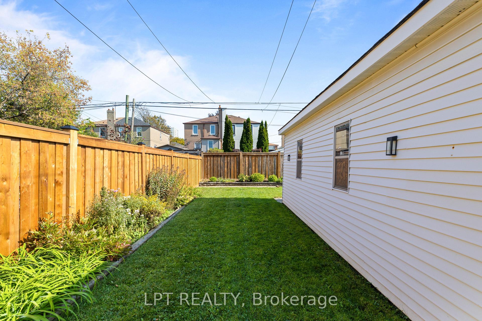 Photo 39 of 55 Laurel Avenue, Scarborough, Kennedy Park — HOMEH