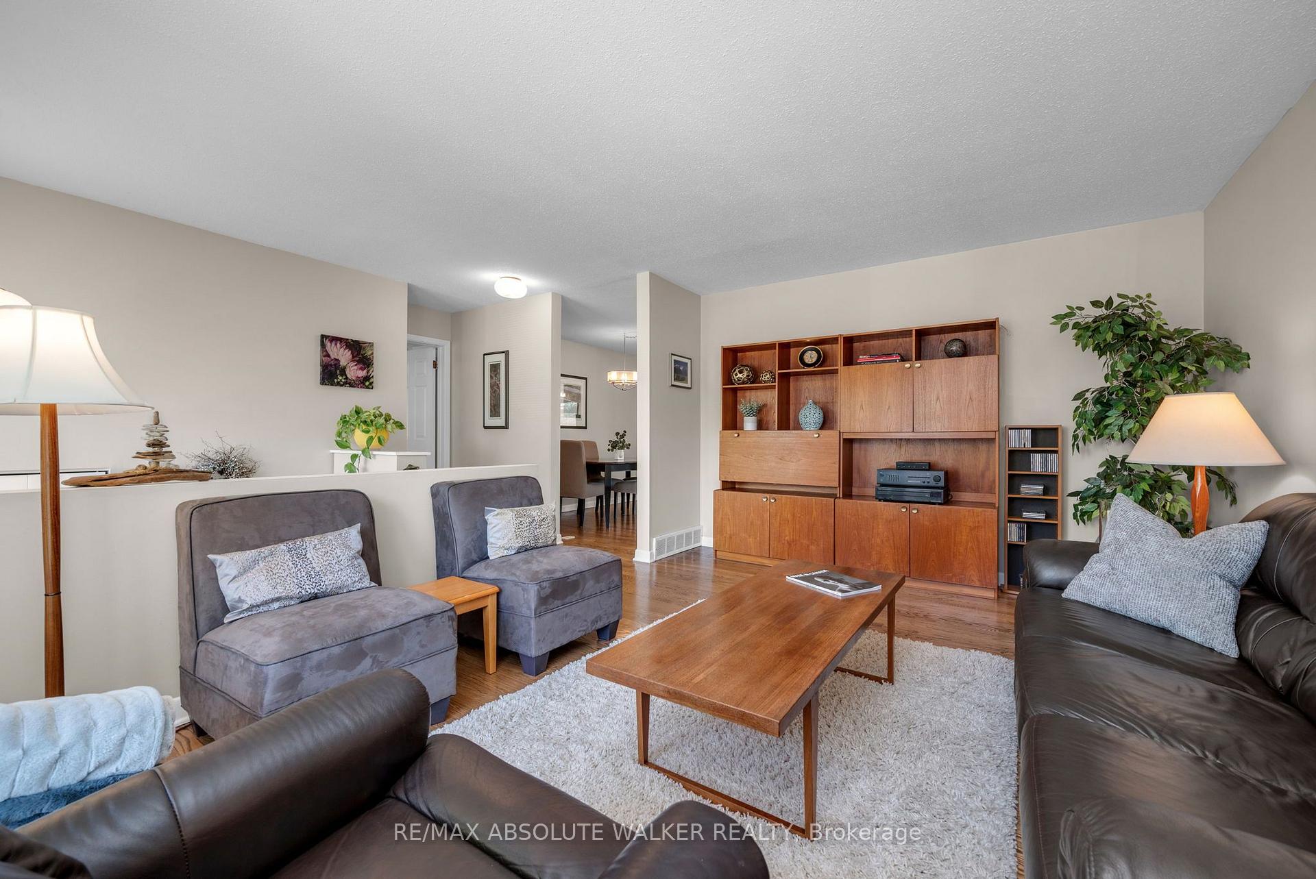 Photo 2 of 5 West Herrington Court, Ottawa, Crystal Beach — HOMEH