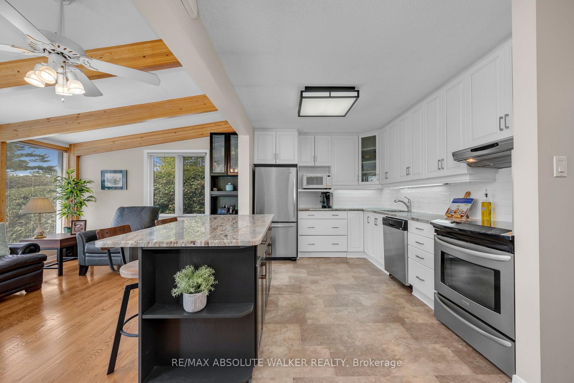 Photo 3 of 5 West Herrington Court, Ottawa, Crystal Beach — HOMEH