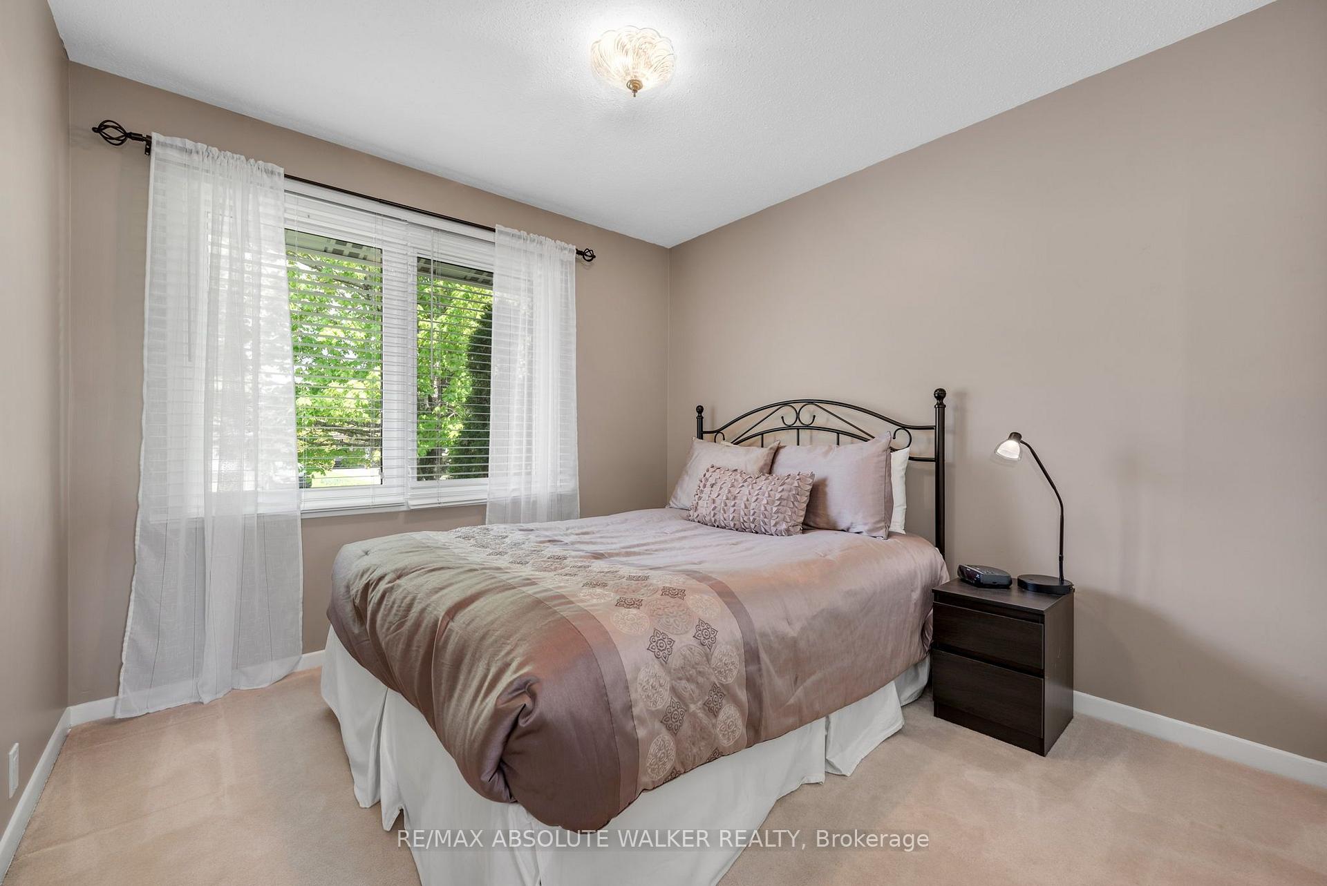 Photo 5 of 5 West Herrington Court, Ottawa, Crystal Beach — HOMEH