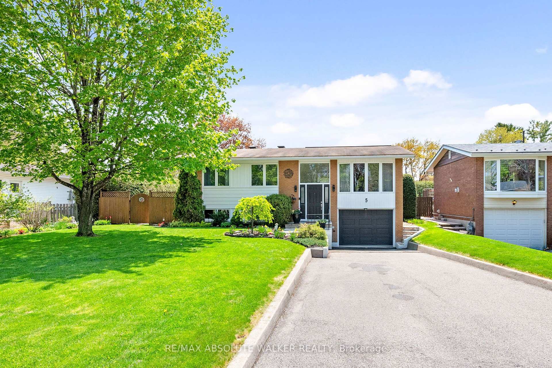 Photo 7 of 5 West Herrington Court, Ottawa, Crystal Beach — HOMEH