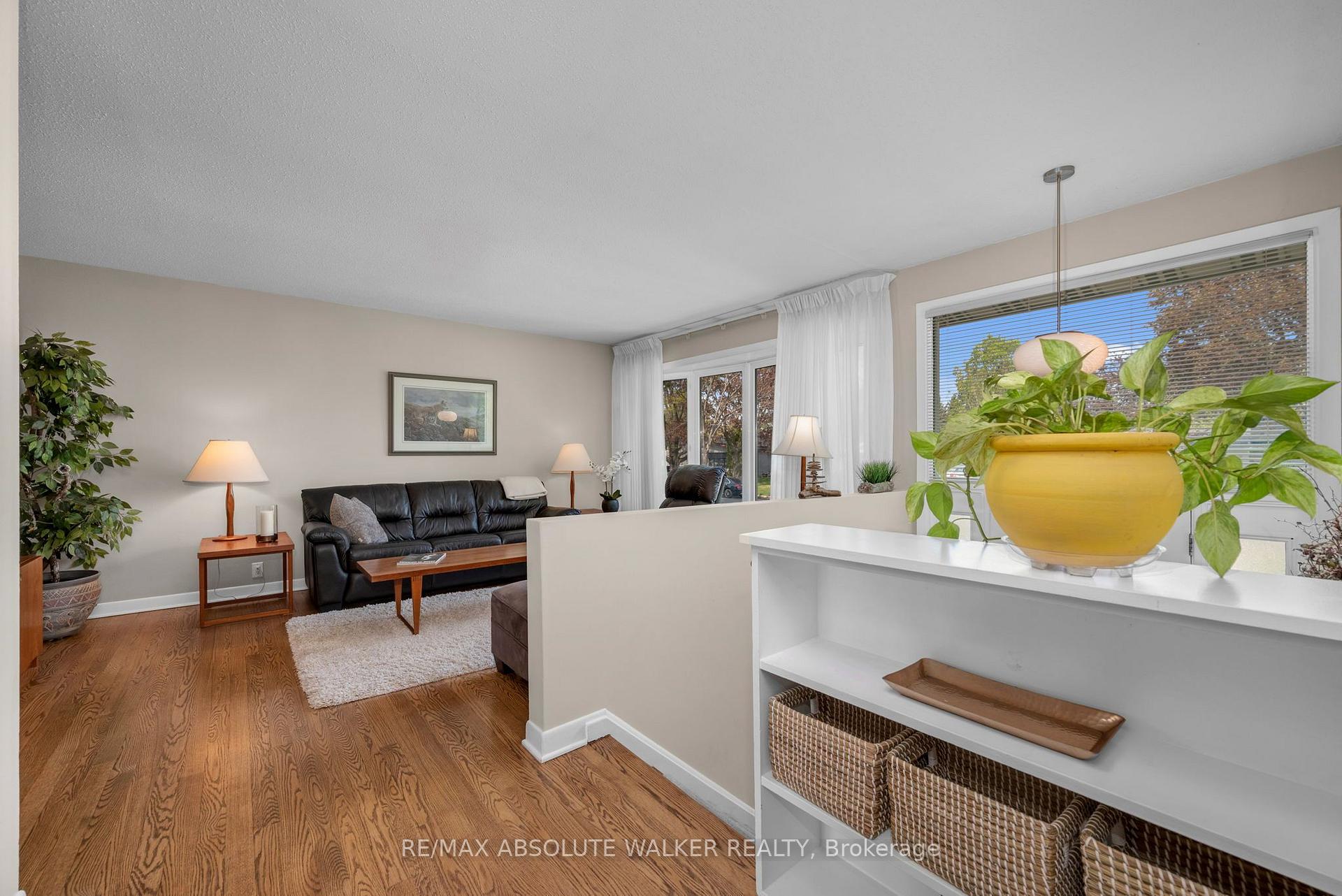 Photo 9 of 5 West Herrington Court, Ottawa, Crystal Beach — HOMEH