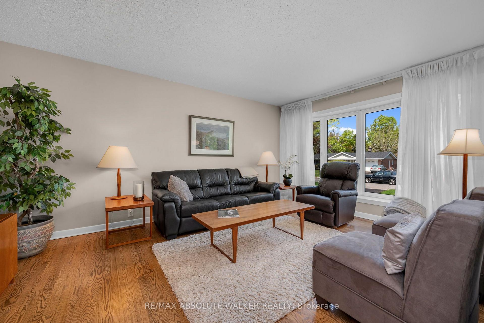 Photo 10 of 5 West Herrington Court, Ottawa, Crystal Beach — HOMEH