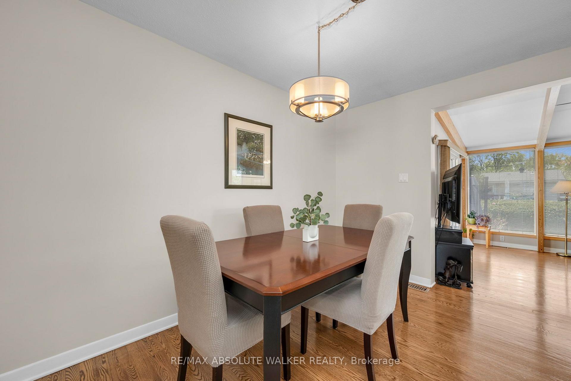 Photo 14 of 5 West Herrington Court, Ottawa, Crystal Beach — HOMEH