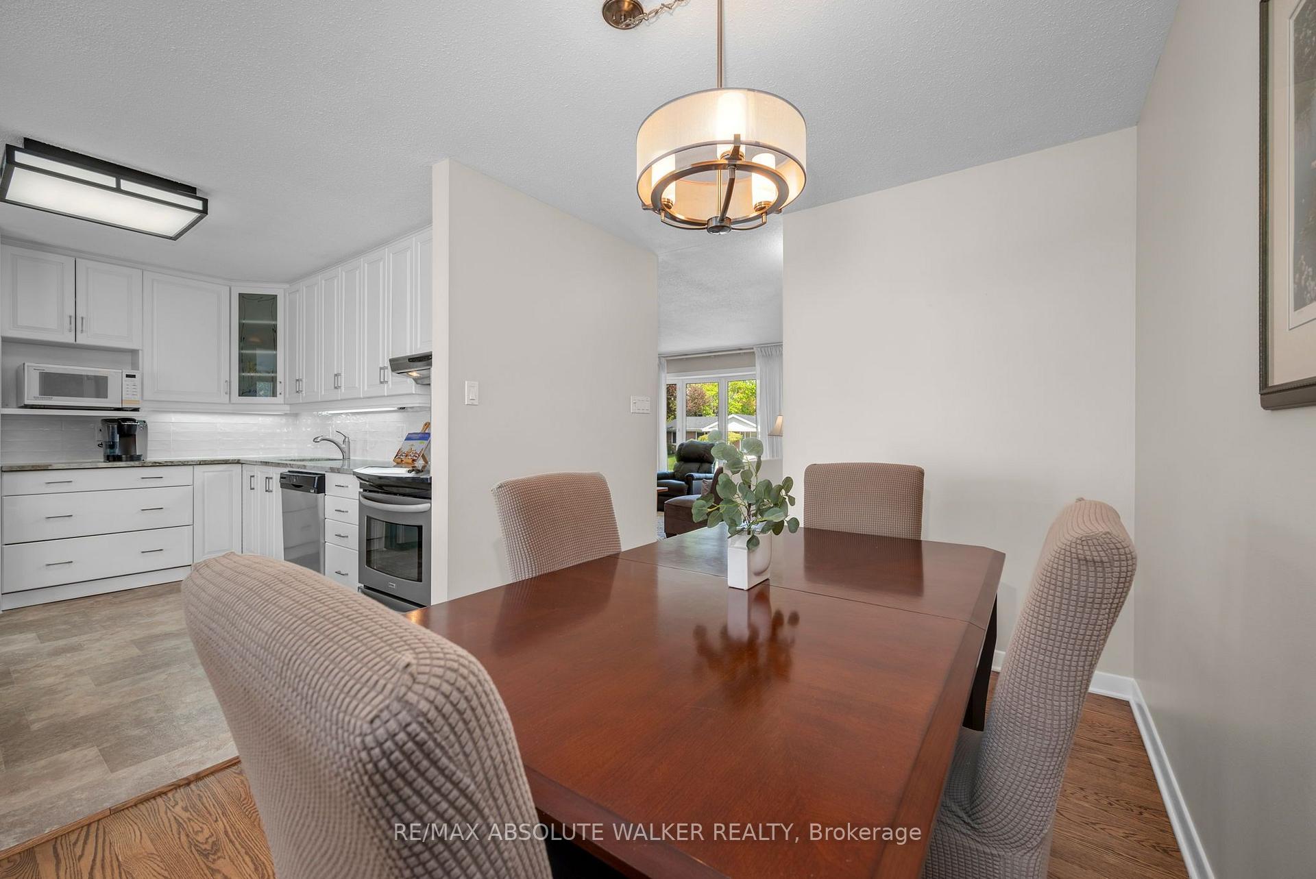 Photo 16 of 5 West Herrington Court, Ottawa, Crystal Beach — HOMEH