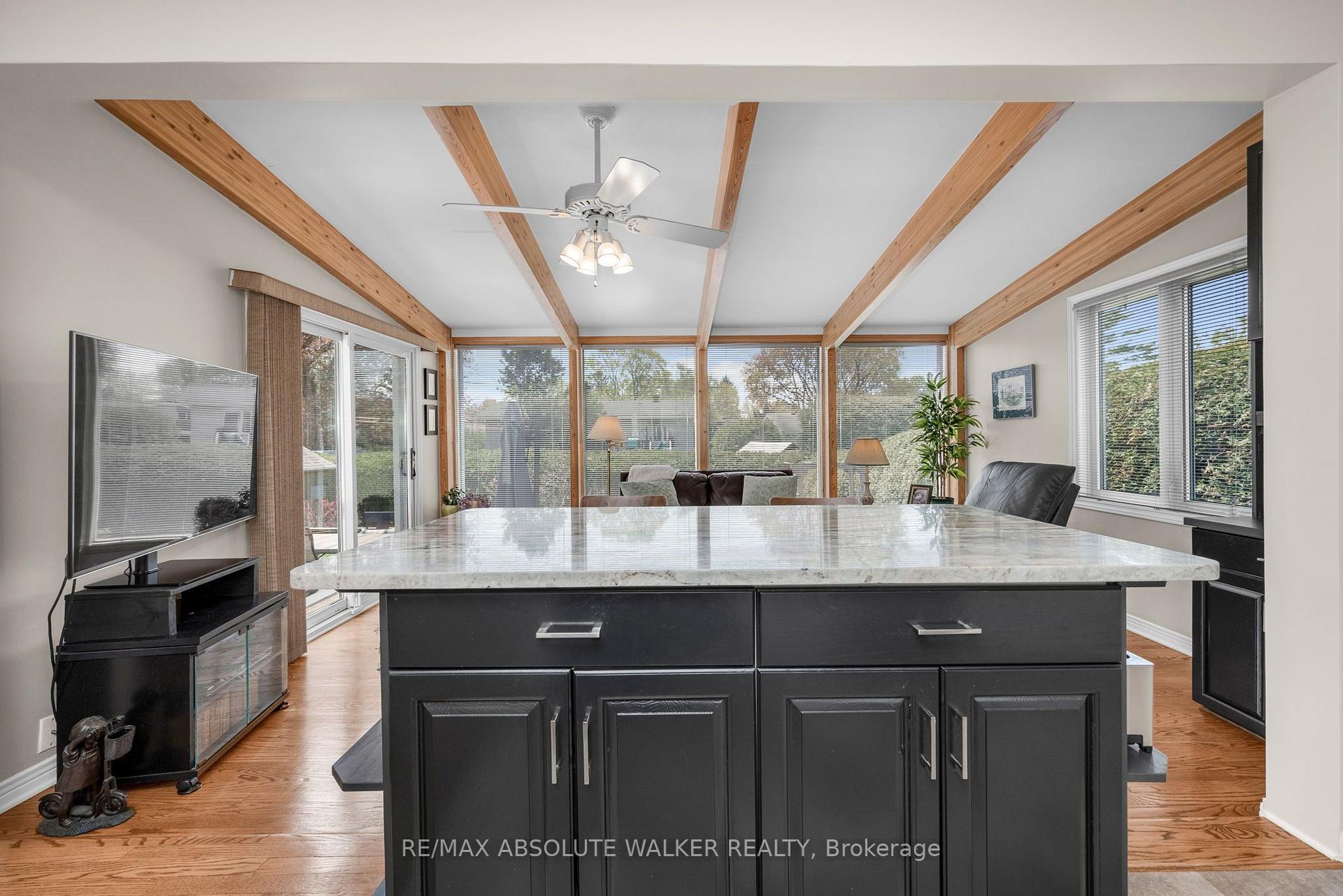 Photo 21 of 5 West Herrington Court, Ottawa, Crystal Beach — HOMEH