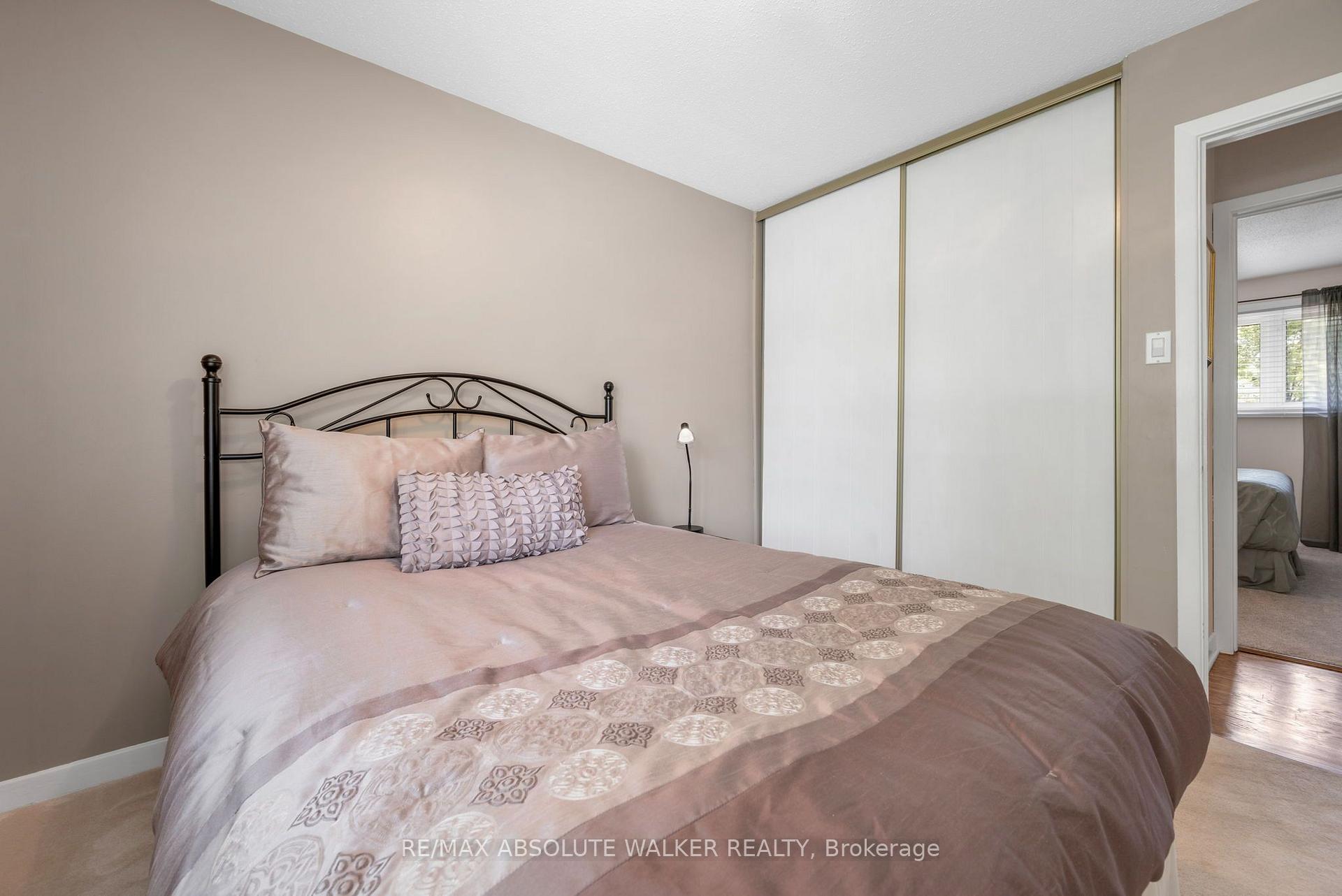 Photo 26 of 5 West Herrington Court, Ottawa, Crystal Beach — HOMEH