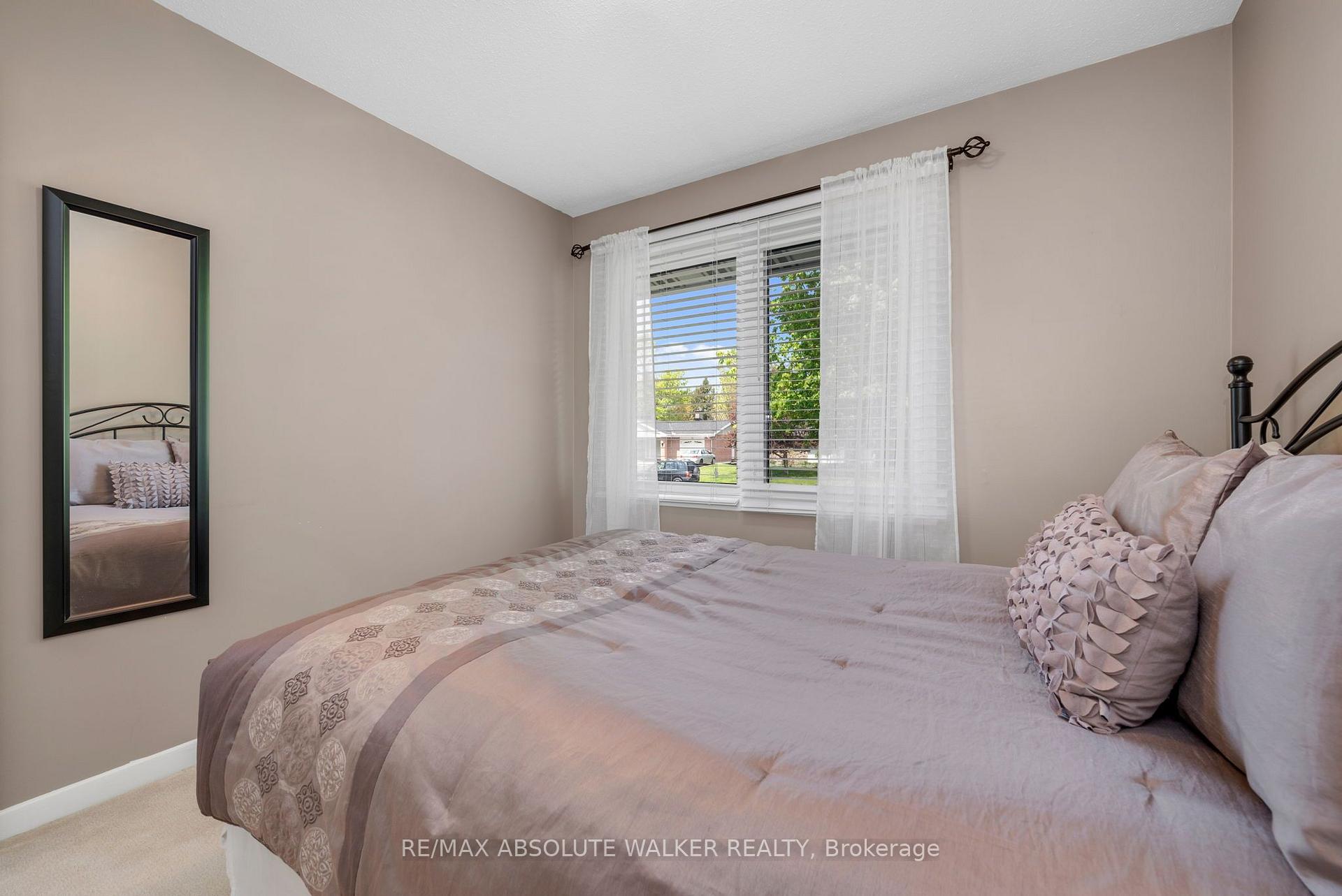 Photo 27 of 5 West Herrington Court, Ottawa, Crystal Beach — HOMEH