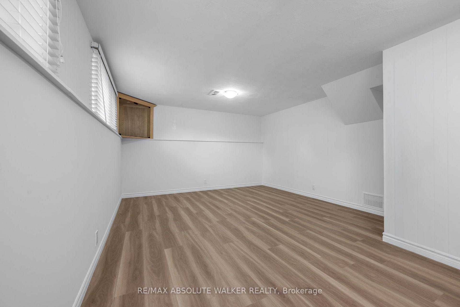 Photo 35 of 5 West Herrington Court, Ottawa, Crystal Beach — HOMEH