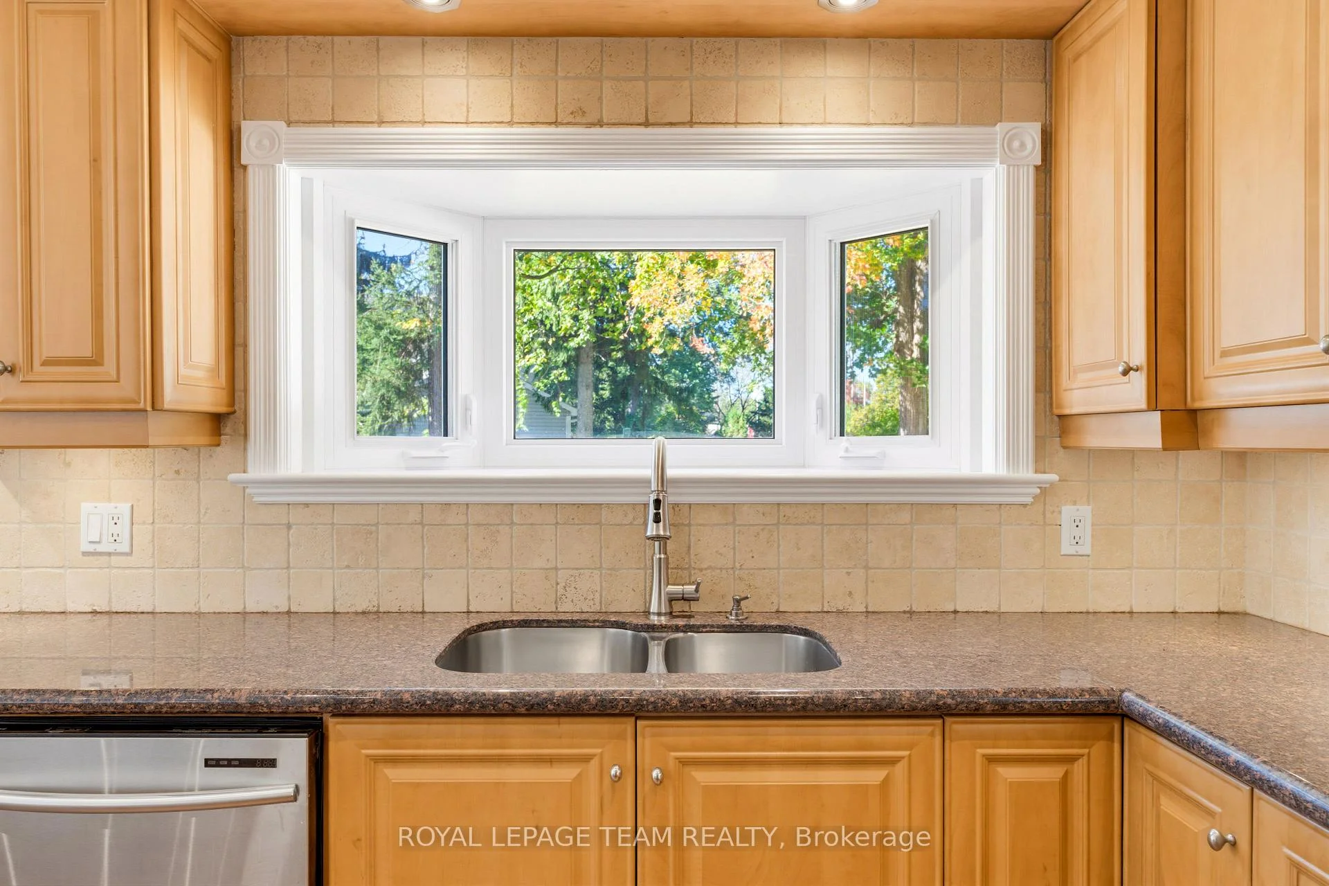 Photo 23 of 35 Mohawk Crescent, Ottawa, Bruce Farm/Graham Park/Qualicum/Bellands — HOMEH