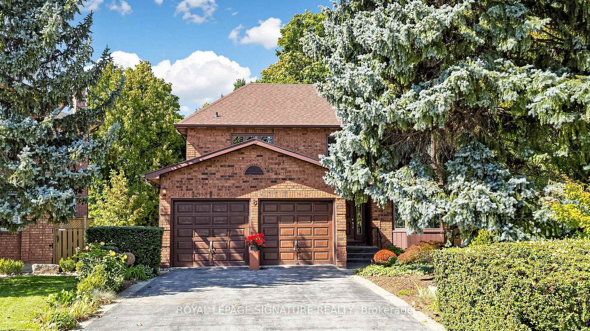 Photo 2 of 8 Royal Garden Boulevard, Vaughan, East Woodbridge — HOMEH