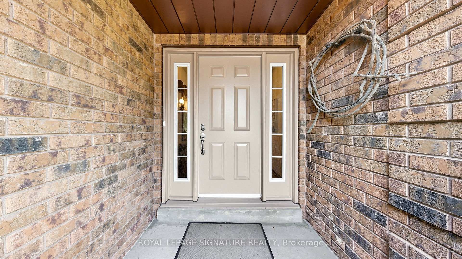 Photo 3 of 8 Royal Garden Boulevard, Vaughan, East Woodbridge — HOMEH