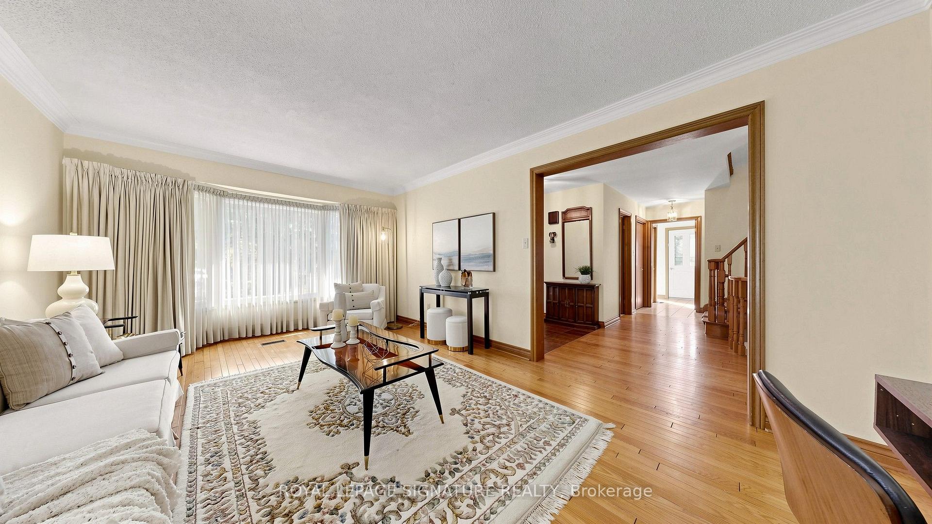 Photo 5 of 8 Royal Garden Boulevard, Vaughan, East Woodbridge — HOMEH