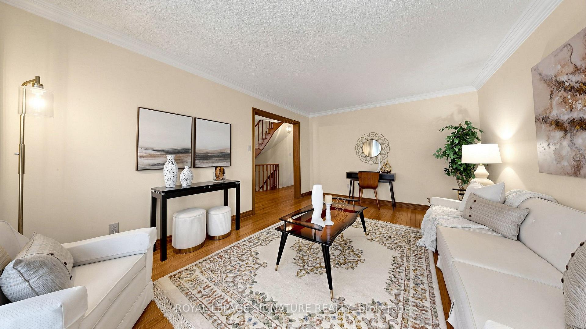 Photo 6 of 8 Royal Garden Boulevard, Vaughan, East Woodbridge — HOMEH