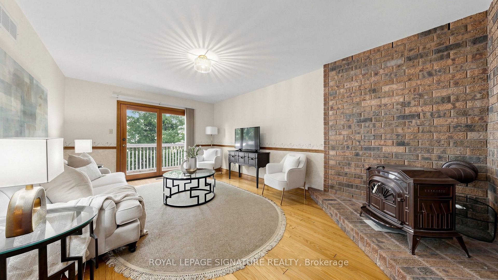 Photo 7 of 8 Royal Garden Boulevard, Vaughan, East Woodbridge — HOMEH