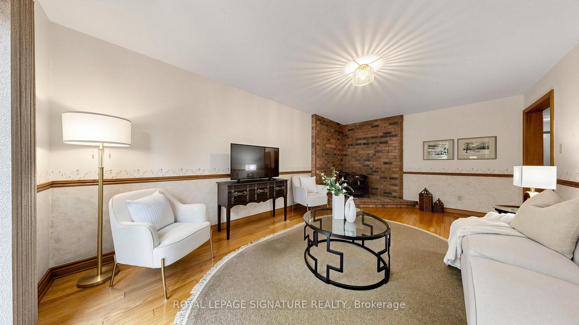 Photo 9 of 8 Royal Garden Boulevard, Vaughan, East Woodbridge — HOMEH