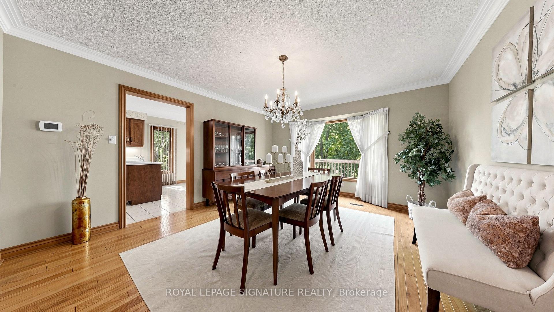 Photo 10 of 8 Royal Garden Boulevard, Vaughan, East Woodbridge — HOMEH
