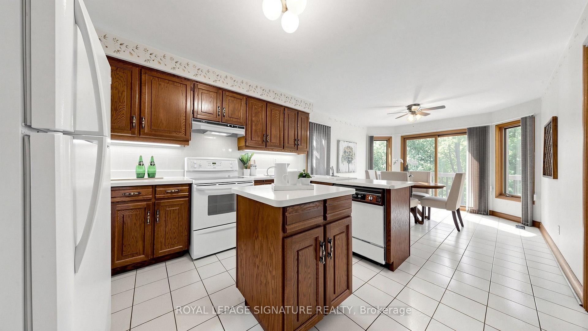 Photo 14 of 8 Royal Garden Boulevard, Vaughan, East Woodbridge — HOMEH