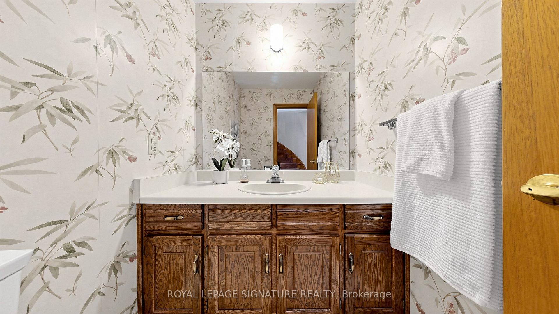 Photo 17 of 8 Royal Garden Boulevard, Vaughan, East Woodbridge — HOMEH