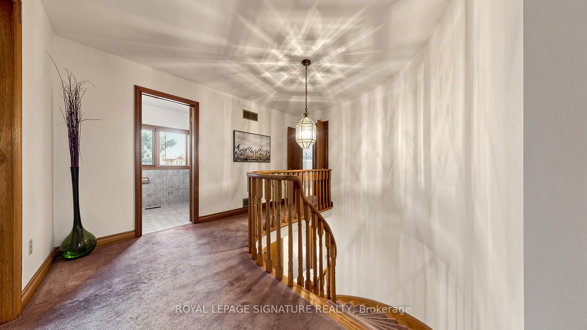Photo 19 of 8 Royal Garden Boulevard, Vaughan, East Woodbridge — HOMEH