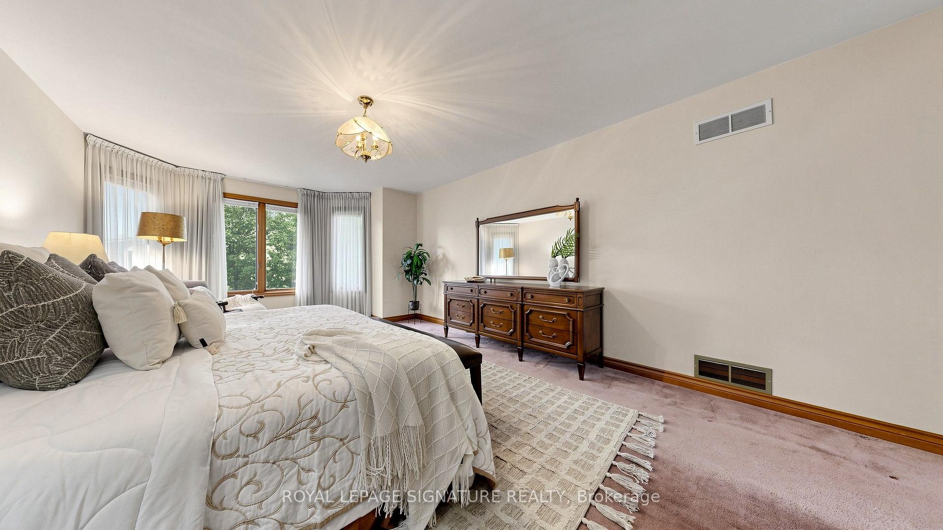 Photo 21 of 8 Royal Garden Boulevard, Vaughan, East Woodbridge — HOMEH