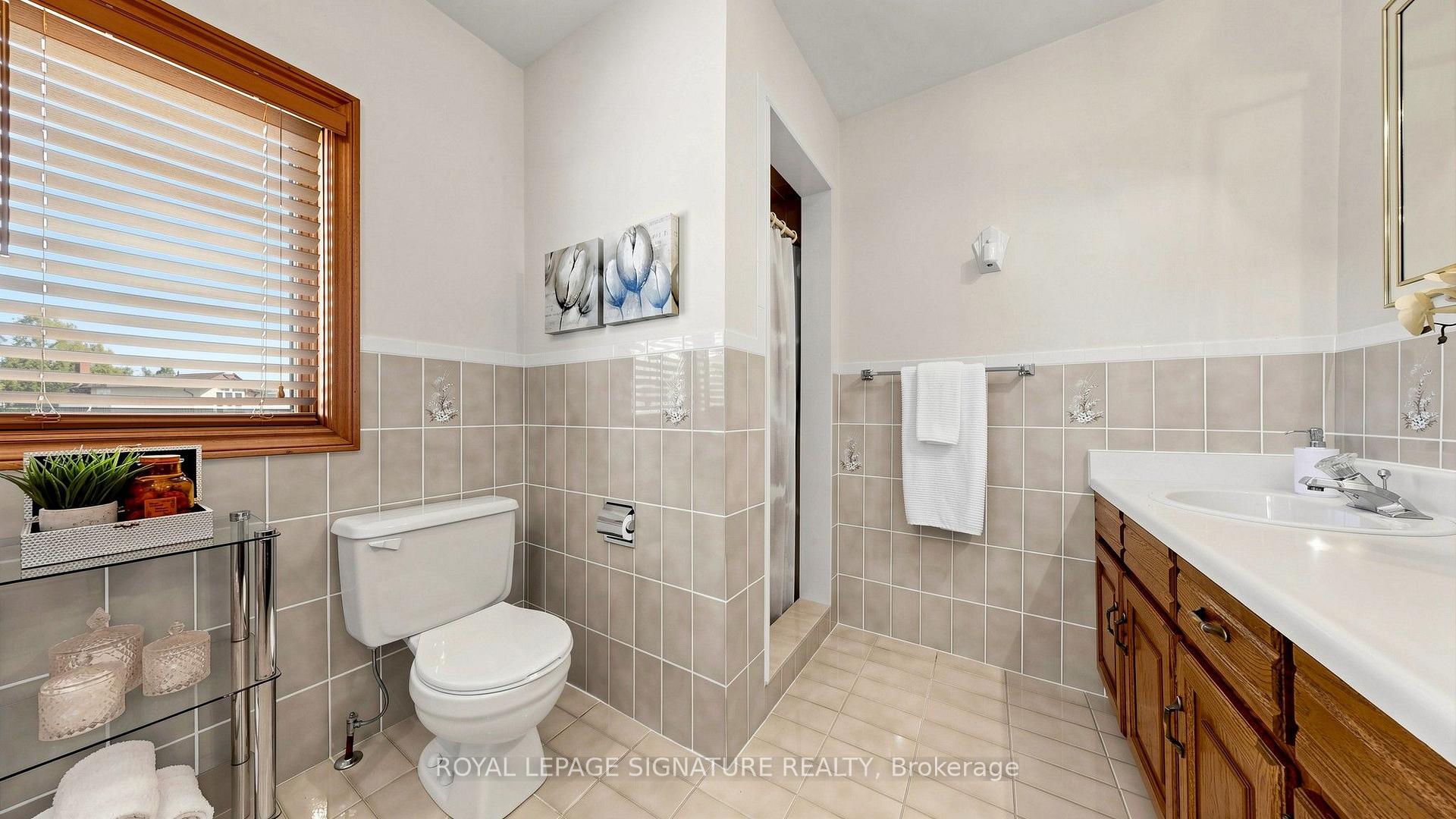 Photo 25 of 8 Royal Garden Boulevard, Vaughan, East Woodbridge — HOMEH