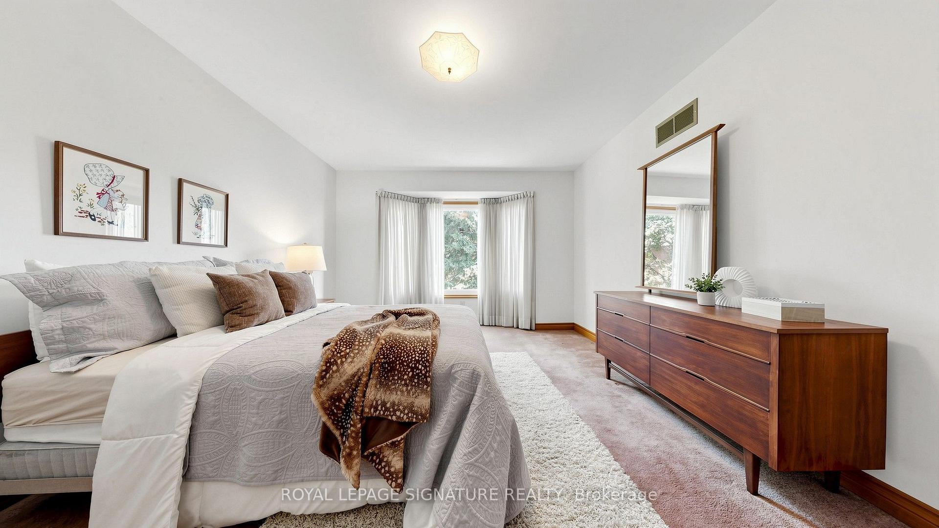 Photo 29 of 8 Royal Garden Boulevard, Vaughan, East Woodbridge — HOMEH