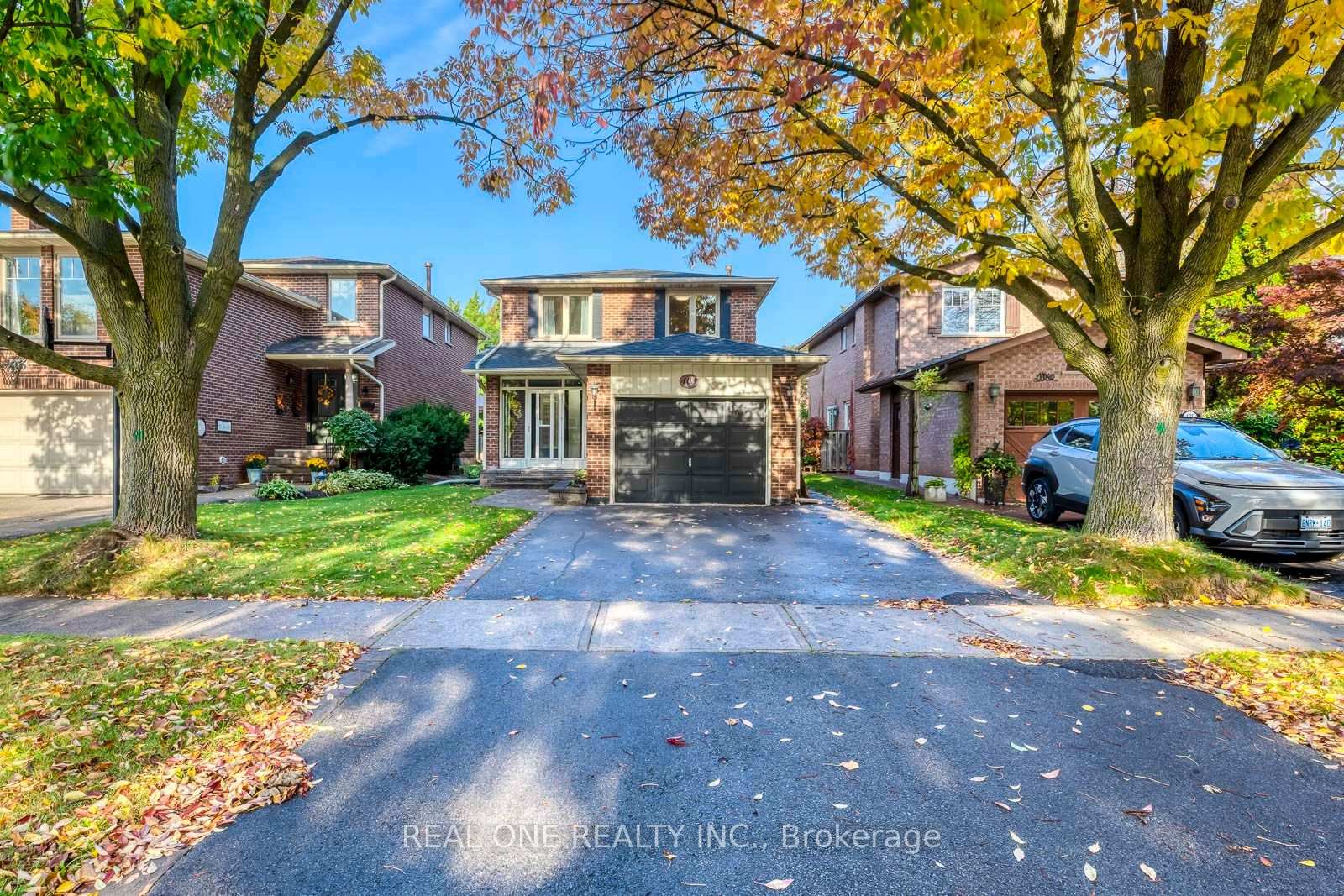 Photo 2 of 403 Parkridge Crescent, Oakville, Glen Abbey — HOMEH