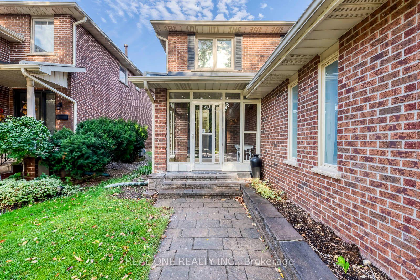 Photo 4 of 403 Parkridge Crescent, Oakville, Glen Abbey — HOMEH