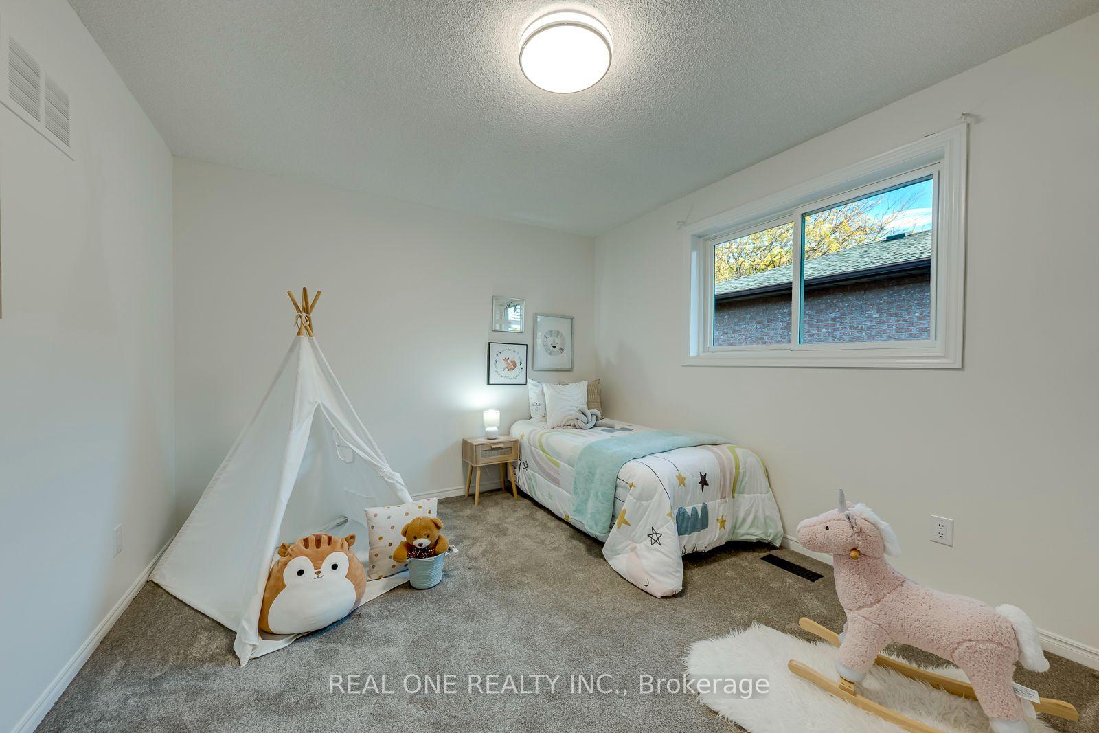 Photo 38 of 403 Parkridge Crescent, Oakville, Glen Abbey — HOMEH