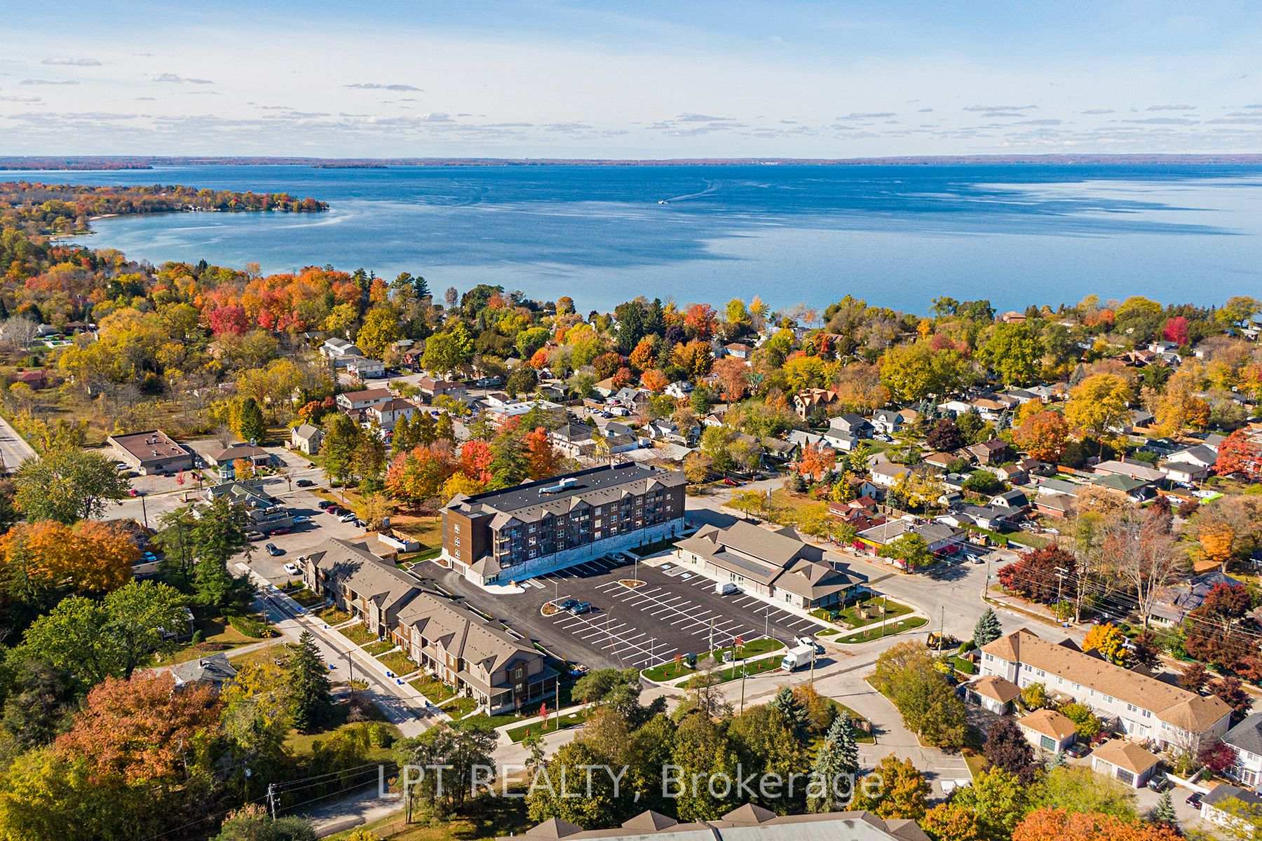 Photo 2 of Unit 407, 110 Grew Boulevard, Georgina, Sutton & Jackson's Point — HOMEH