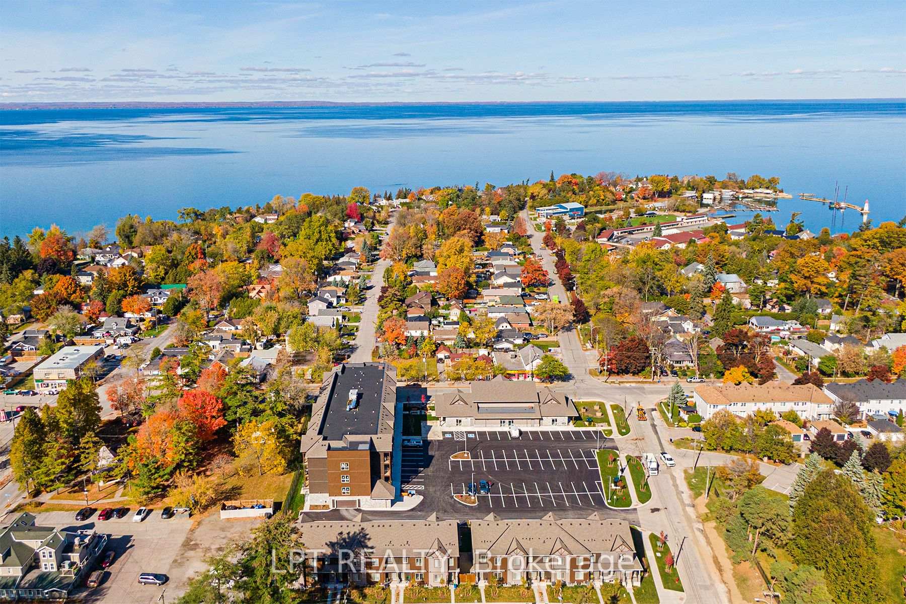 Photo 3 of Unit 407, 110 Grew Boulevard, Georgina, Sutton & Jackson's Point — HOMEH