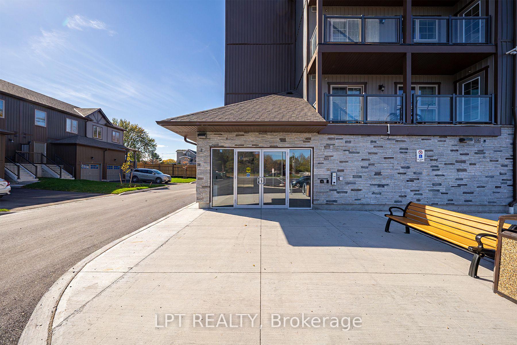 Photo 4 of Unit 407, 110 Grew Boulevard, Georgina, Sutton & Jackson's Point — HOMEH