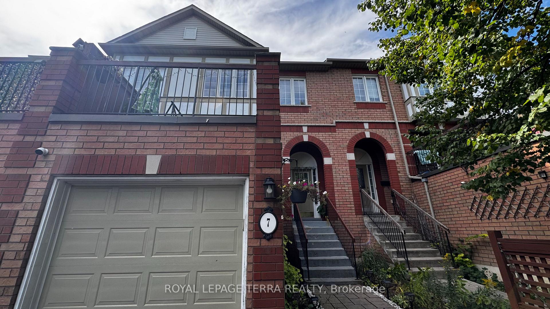 Photo of Unit 7, 2871 Darien Road