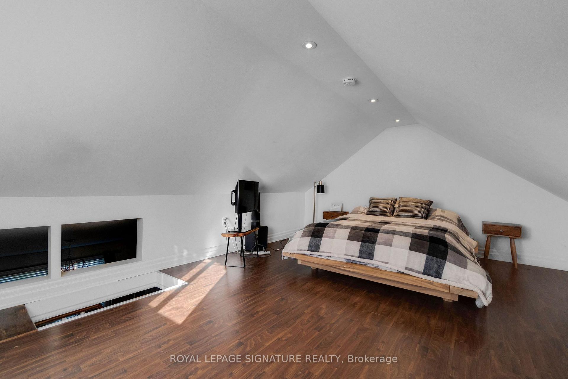 Photo 28 of 1480 Clarkson Road, Mississauga, Clarkson — HOMEH