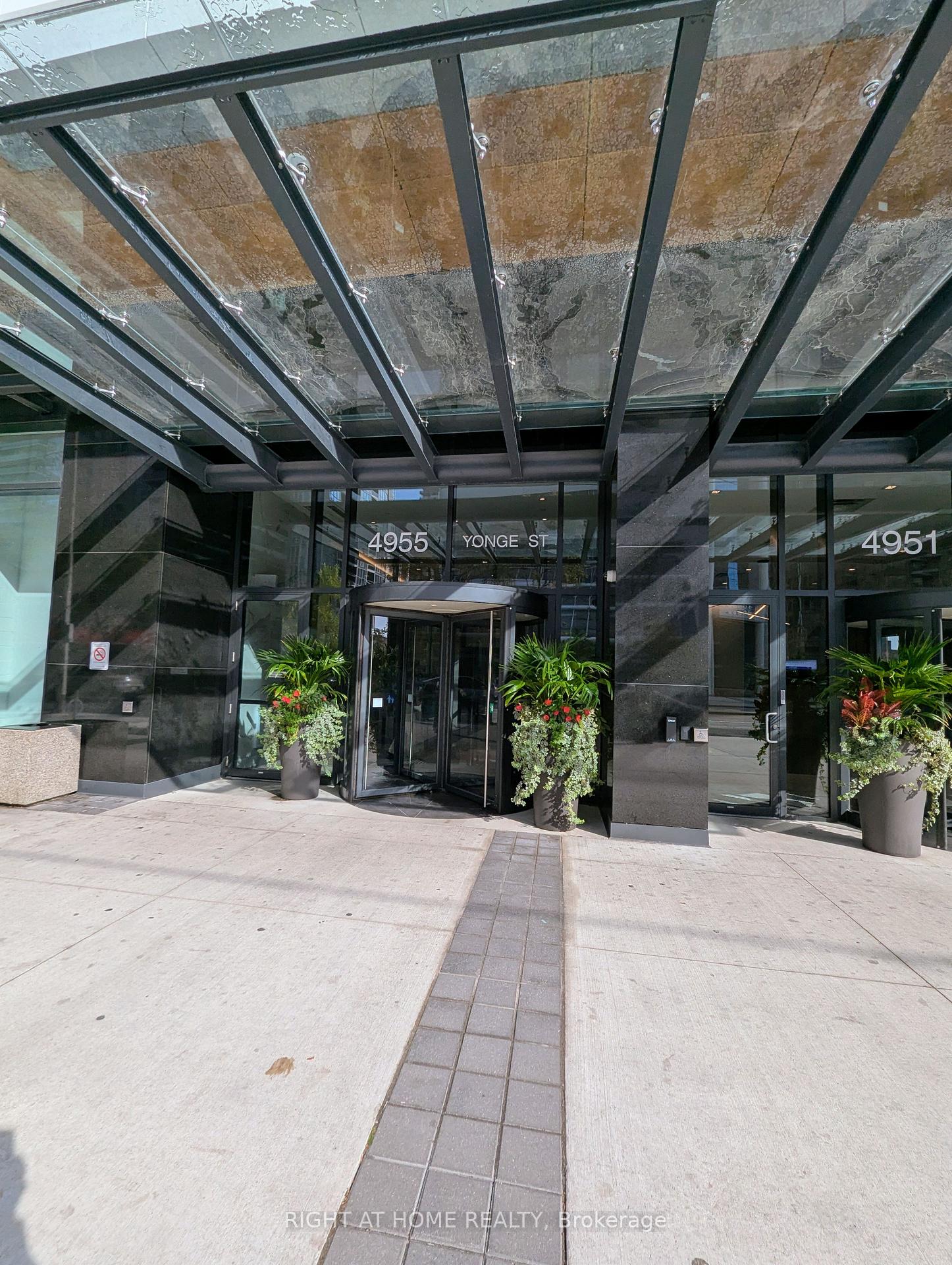Photo 2 of Unit 2018, 4955 Yonge Street, North York, Willowdale East — HOMEH